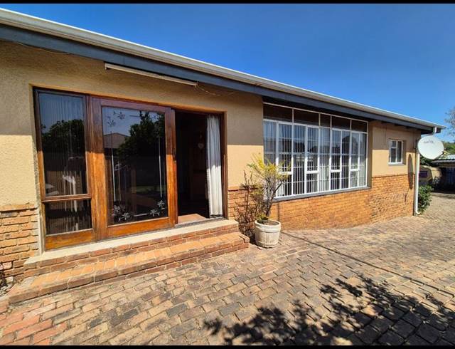 3 BEDROOM HOUSE FOR SALE IN ALBERTON NORTH